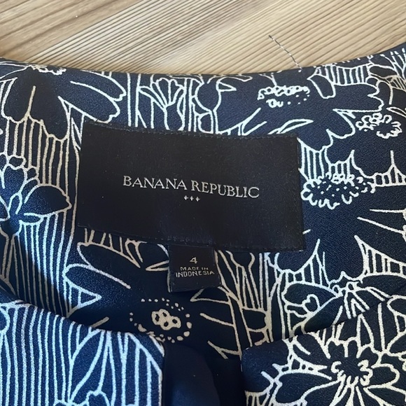 Banana Republic Factory Open Blazer Navy Floral print Bell Sleeves Size 4 Classy - Picture 3 of 12